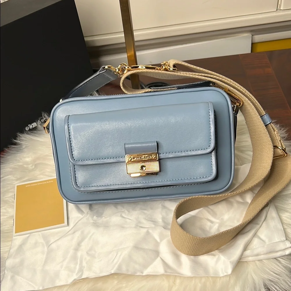 Michael Kors Bradshaw Medium Leather Pocket Camera Crossbody NWOT Dust Bag - Picture 3 of 17